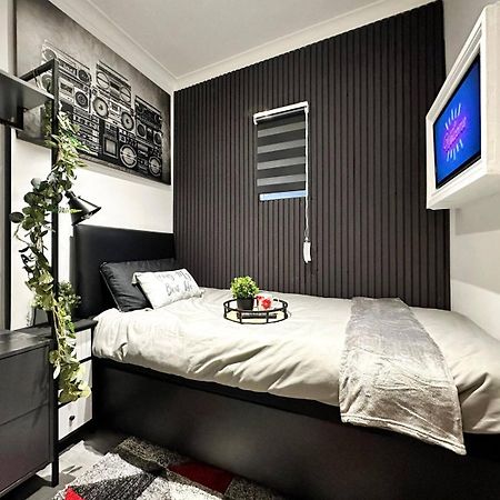 Boutique Backyard Bungalow - Brimsdown Енфілд Екстер'єр фото
