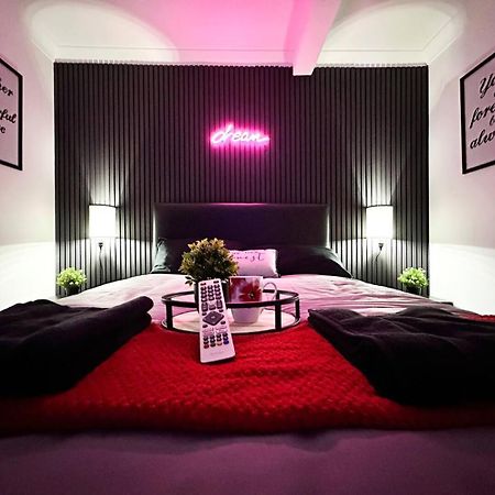 Boutique Backyard Bungalow - Brimsdown Енфілд Екстер'єр фото