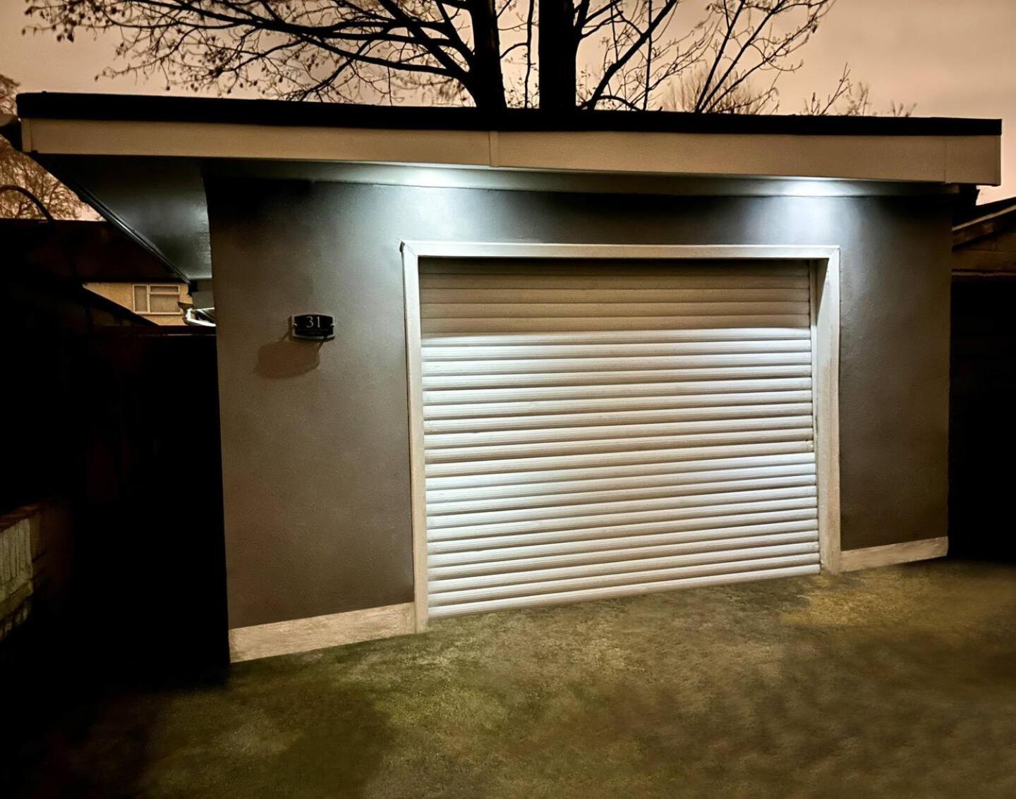 Boutique Backyard Bungalow - Brimsdown Енфілд Екстер'єр фото