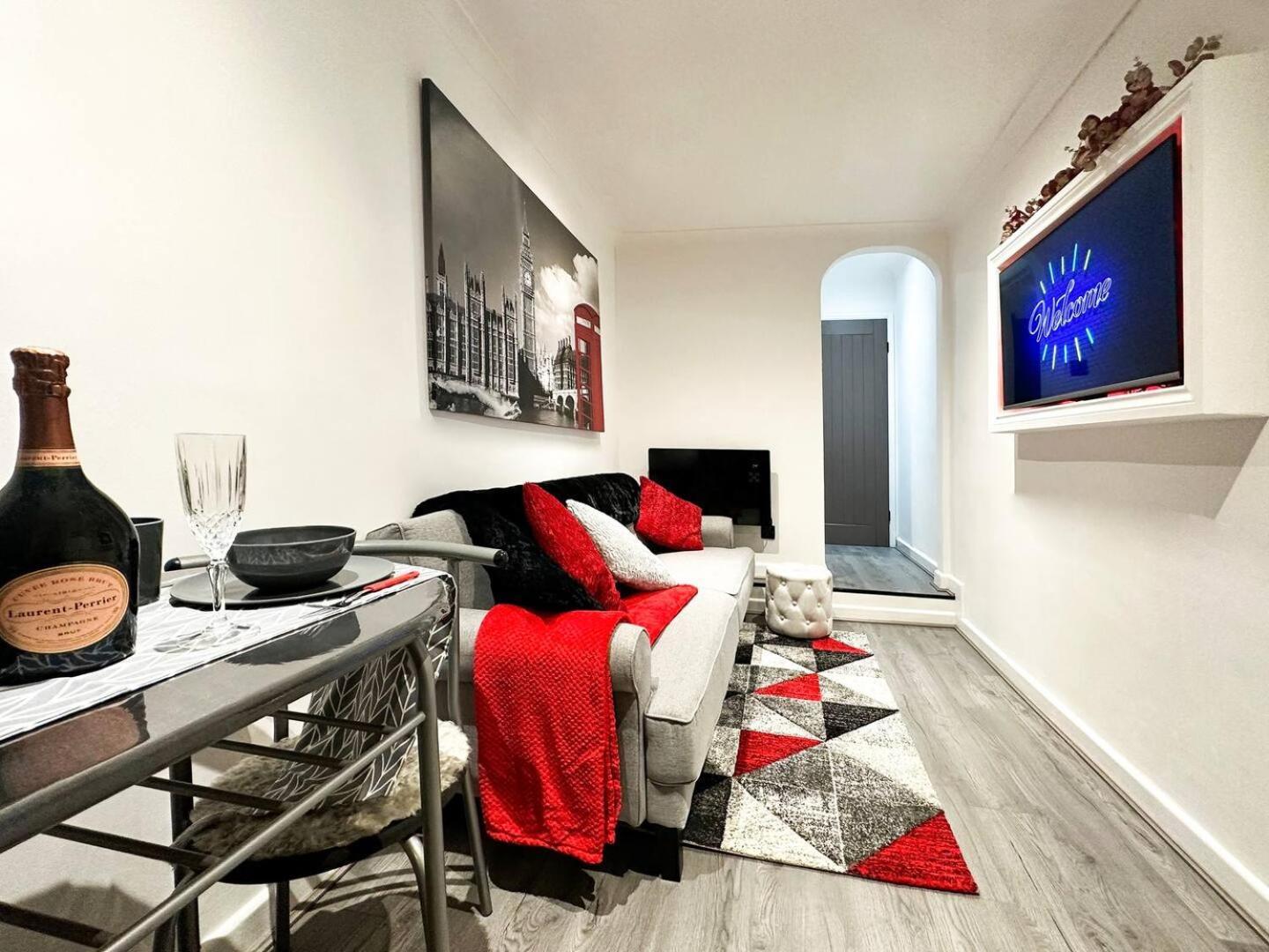 Boutique Backyard Bungalow - Brimsdown Енфілд Екстер'єр фото