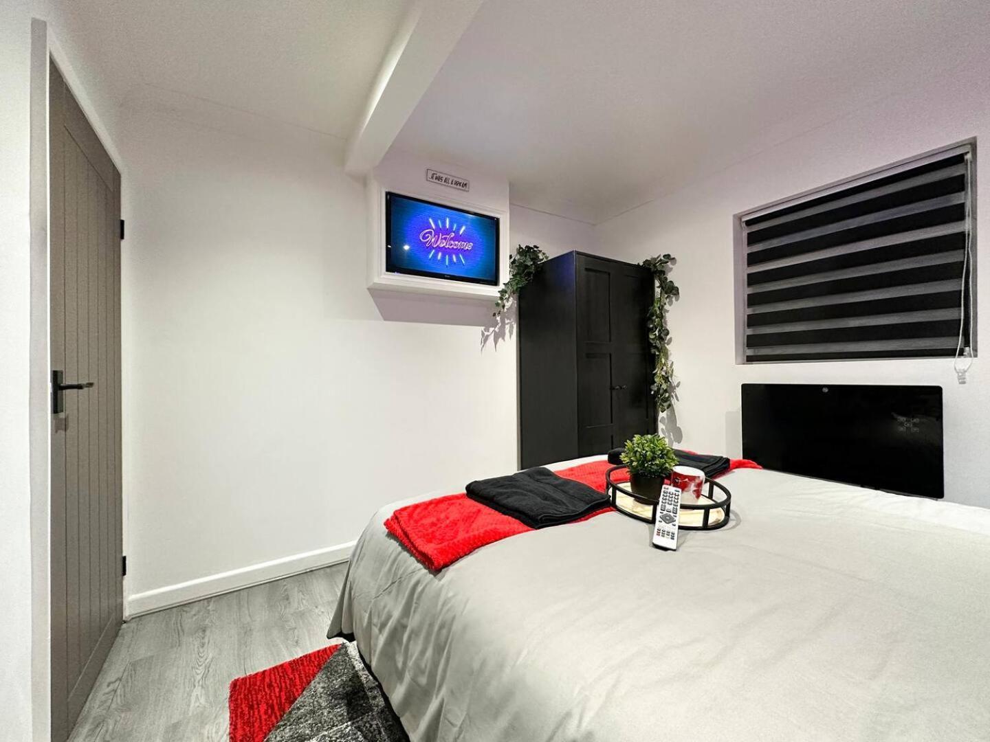 Boutique Backyard Bungalow - Brimsdown Енфілд Екстер'єр фото